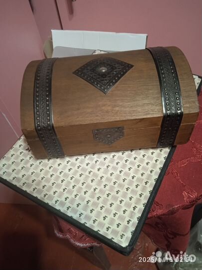 Деревянная шкатулка для украшений