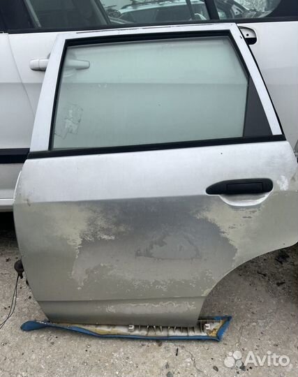 Дверь задняя Nissan Ad y11