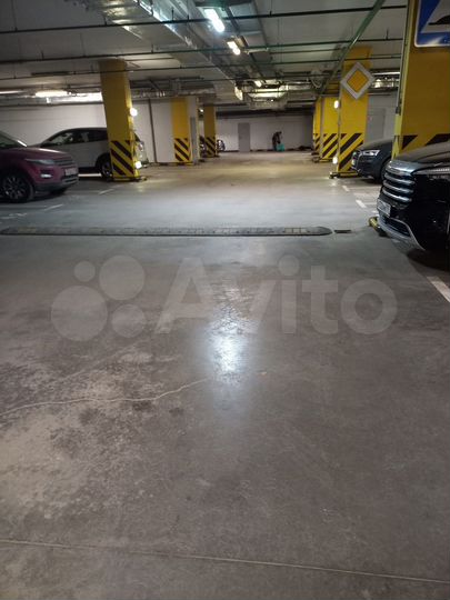 Машиноместо, 14 м²