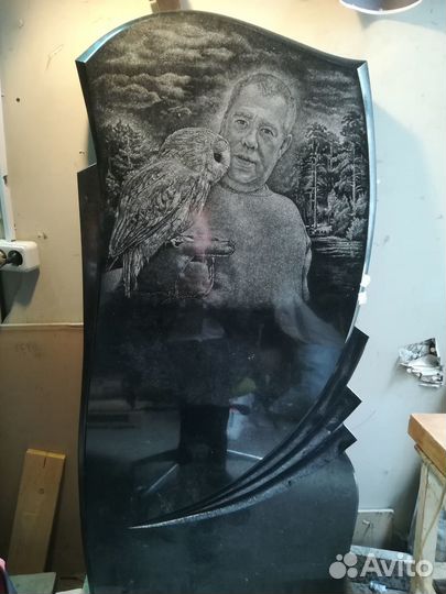 Художник - гравер по камню и буквенник