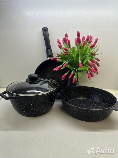 Новый набор посуды: кастрюля, сковорода и жаровня