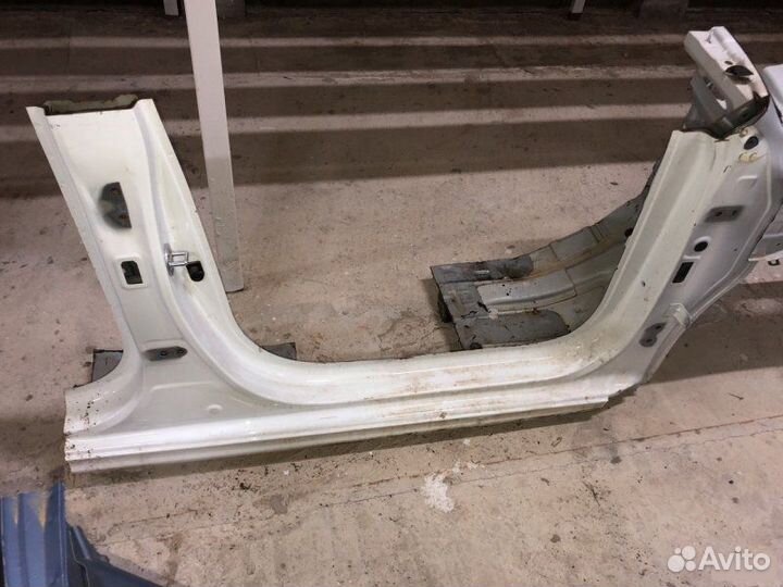 Порог передний правый Kia Rio 4 G4FG