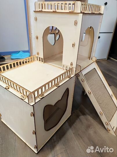 Домик для кошки с когтеточкой бу