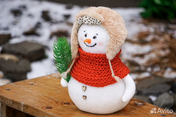 Новогодняя игрушка снеговик
