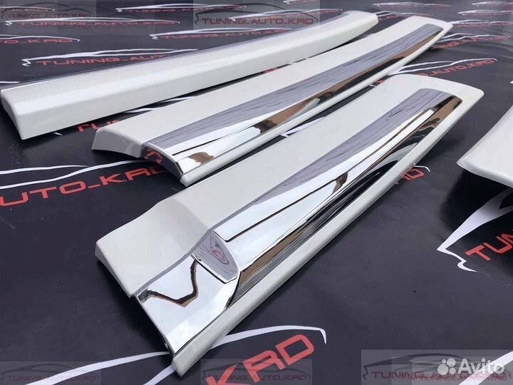 Молдинги дверей Toyota Land Cruiser 200 X7811