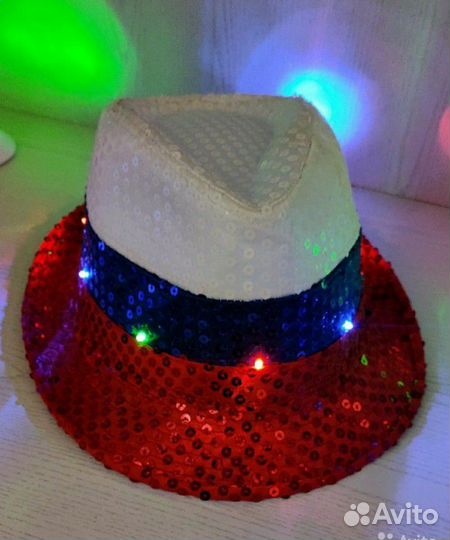 Шляпа с пайетками, светится