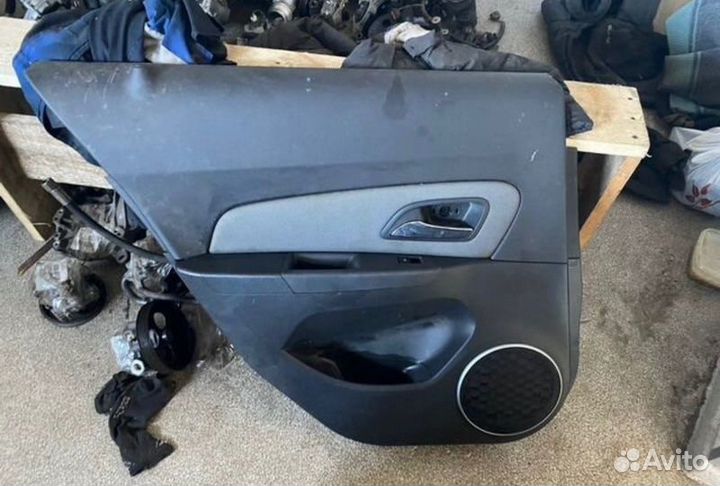 Обшивка двери Chevrolet Cruze J300