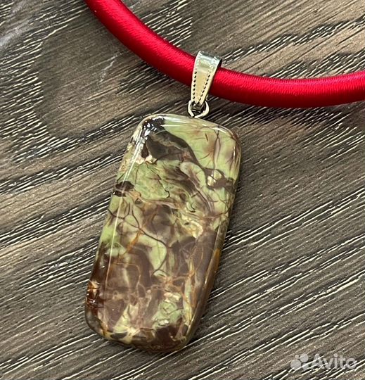 Кулоны из натурального камня на шнуре