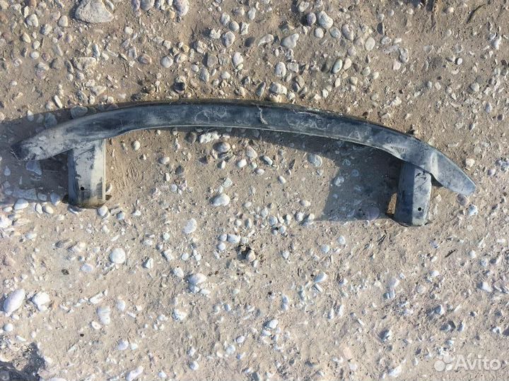 Усилитель переднего бампера Фольксваген Пассат Б