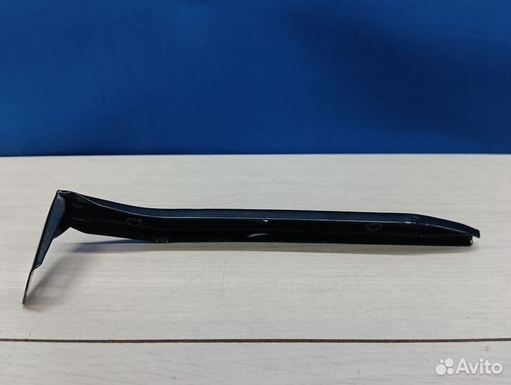 Направляющая бампера переднего левая Skoda Rapid