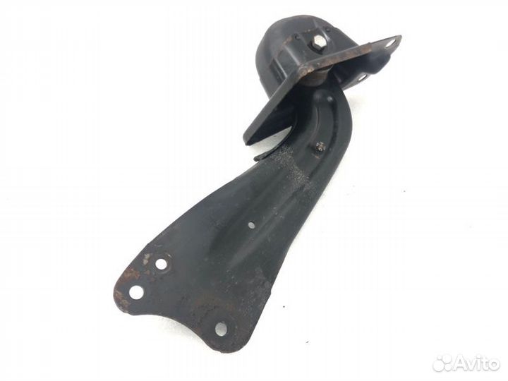 Кронштейн балки задний правый Volkswagen Jetta 1K2