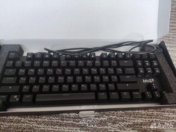 Игровая механическая клавиатура и игровая мышь
