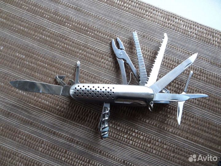 Нож многофункциональный. Мультитул