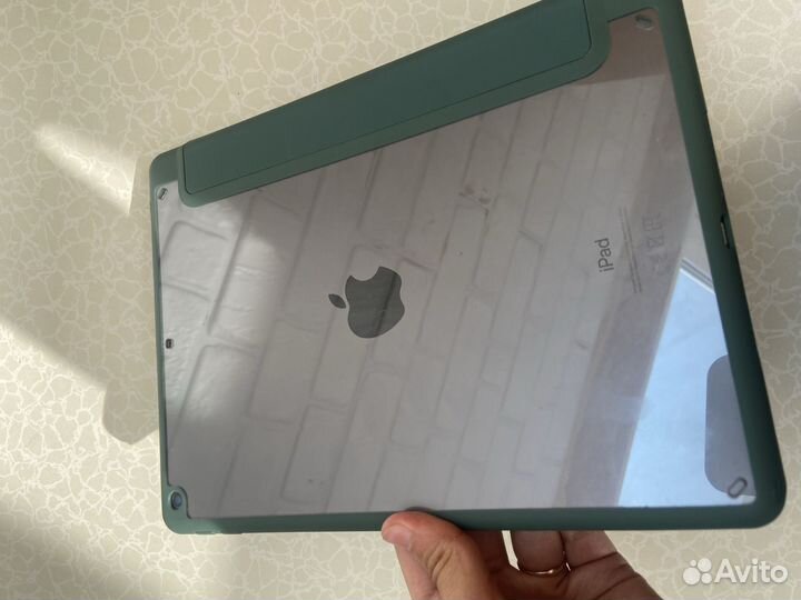 iPad 10.2