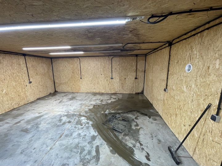 Гараж, > 30 м²