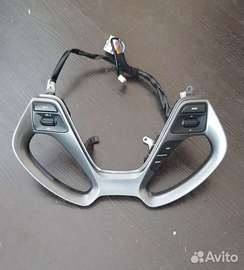 Kia Rio 3 кнопки управления магнитолой