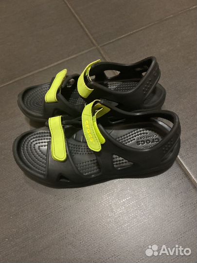 Сандалии crocs j1