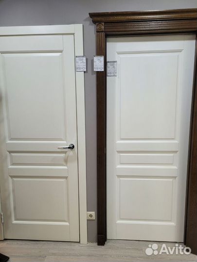 Двери серые, с прочным, износостойким покрытием