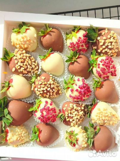 Клубника в шоколаде конфеты шоколад цветы гипсофил