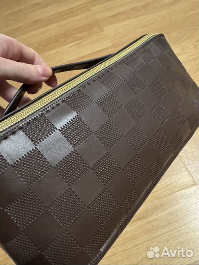 Косметичка коричневая новая