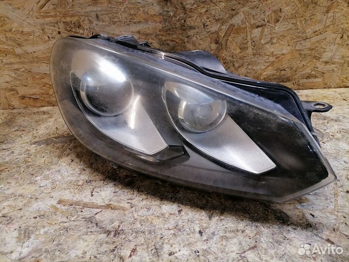 Фара правая ксенон Volkswagen Golf 6