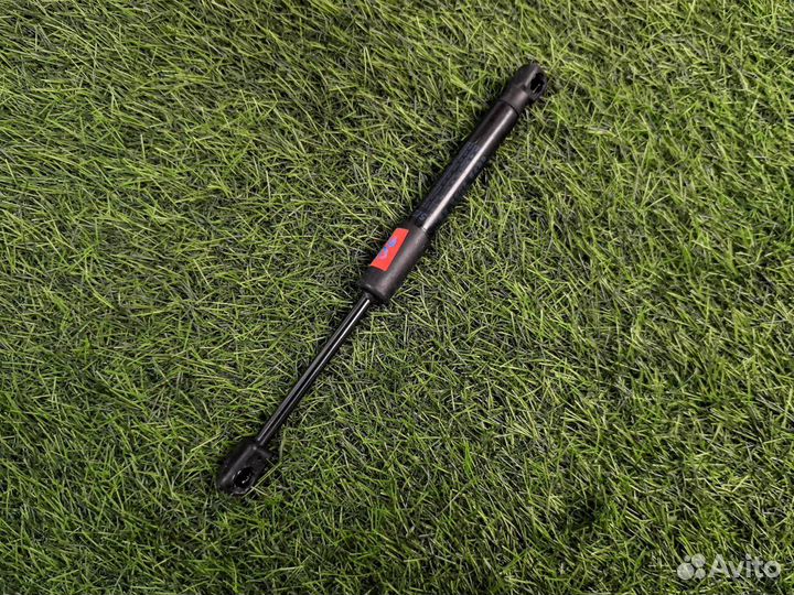 Амортизатор капота правый Bmw 3-Series G20 2.0