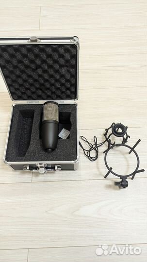 Конденсаторный микрофон AKG P220