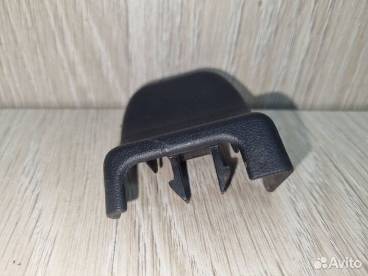 Заглушка крепления сиденья передняя правая Hyundai
