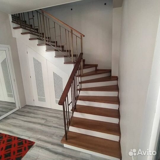 Ступени для лестниц и другие комплектующие О