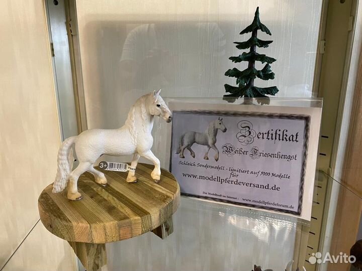 Белый фриз Schleich