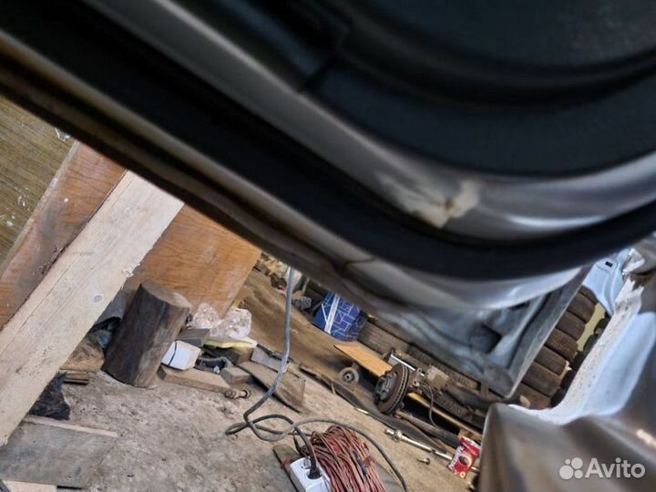 Дверь боковая задняя левая Mitsubishi Lancer 9