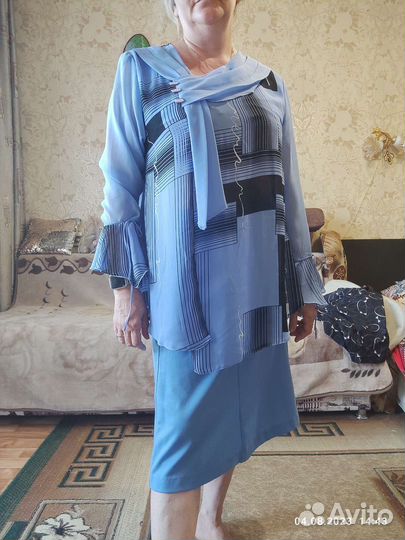 Платья и костюмы