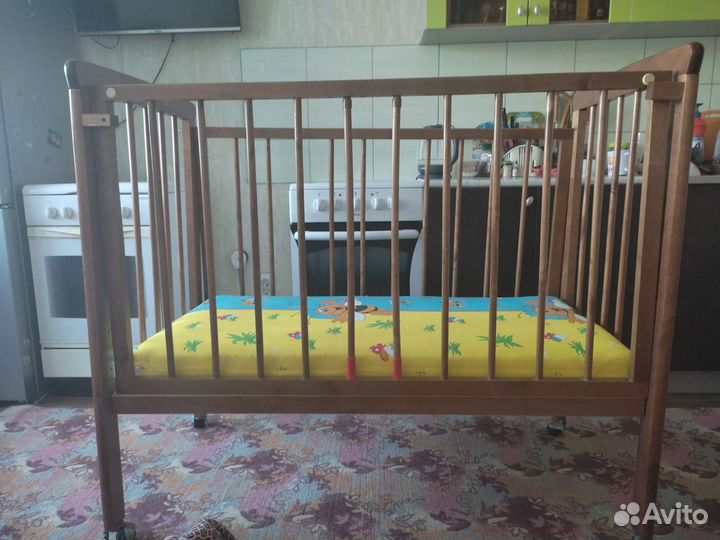 Детская кроватка