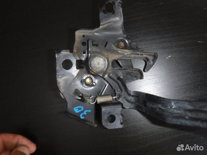 Замок капота Toyota Corolla 151 1ZR 2011