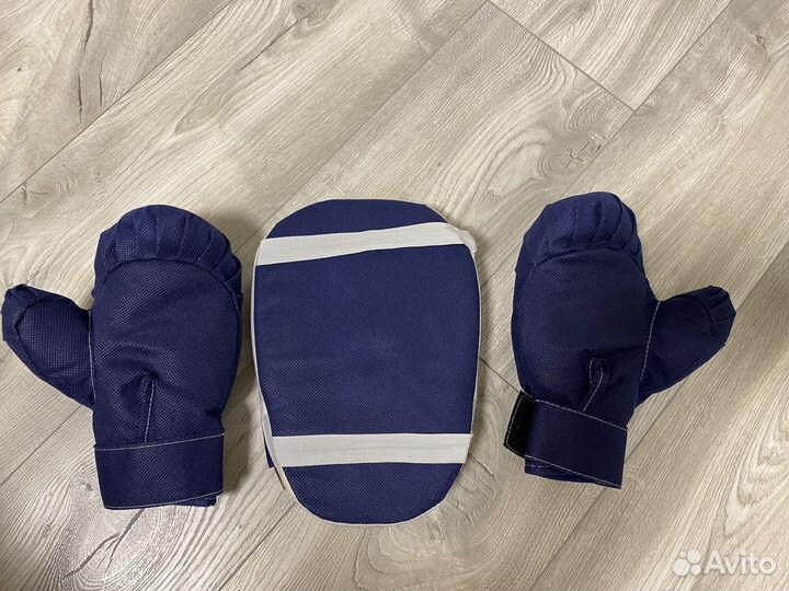 Боксерские перчатки и лапа детские