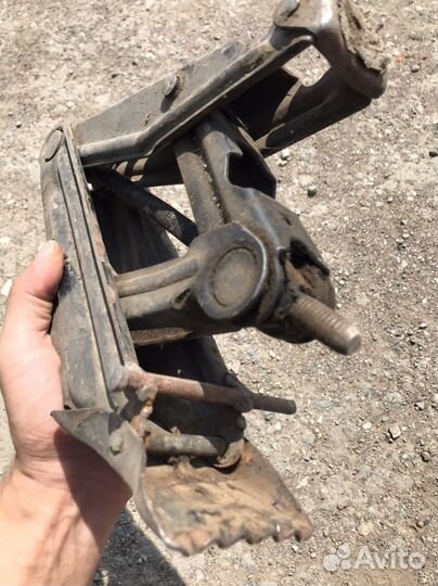 Домкрат винтовой