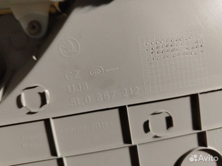 Дверная карта задняя правая Skoda Yeti 1.4 caxa