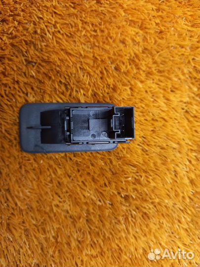 Кнопка стеклоподъемника передняя левая Volkswagen