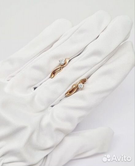 Золотые серьги с камнем