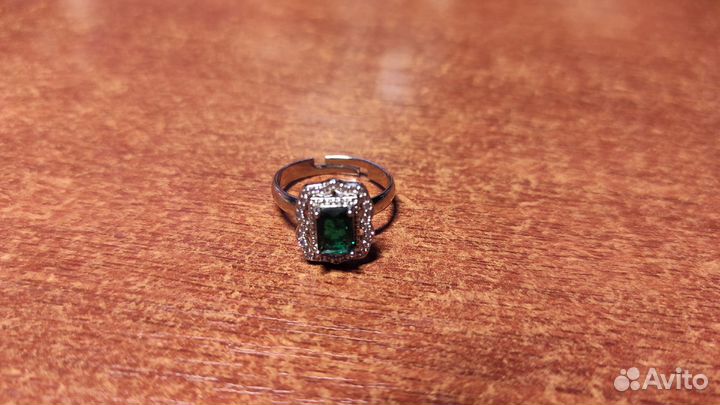 Кольцо Emerald