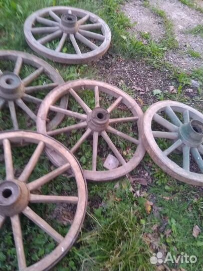 Деревянные старинные колеса