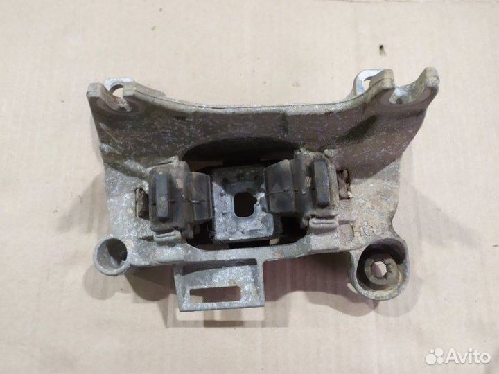 Опора двигателя левая Renault Fluence K4MV838 2010