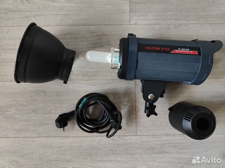 Вспышка студийная Falcon Eyes TE-300BW