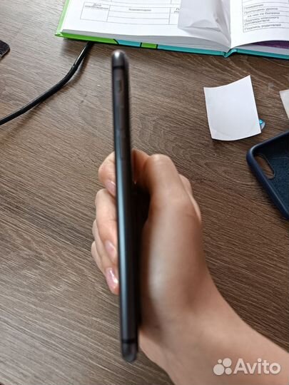 Телефон iPhone 8