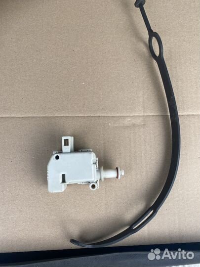 Замок лючка бензобака Volkswagen Touareg