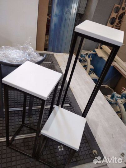 Подставка для цветов напольная металлическая