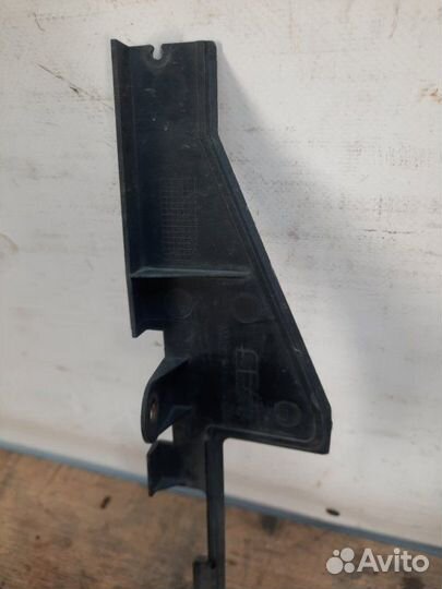 Накладка на рамку радиатора передняя левая Seat