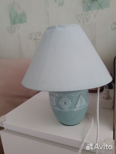 Зеленая лампа с абажуром - Игра в кальмара