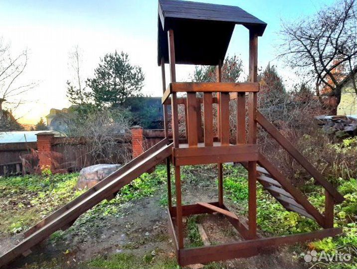 Зимняя деревянная горка без окраса