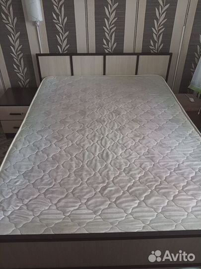 Кровать двухспальная с матрасом